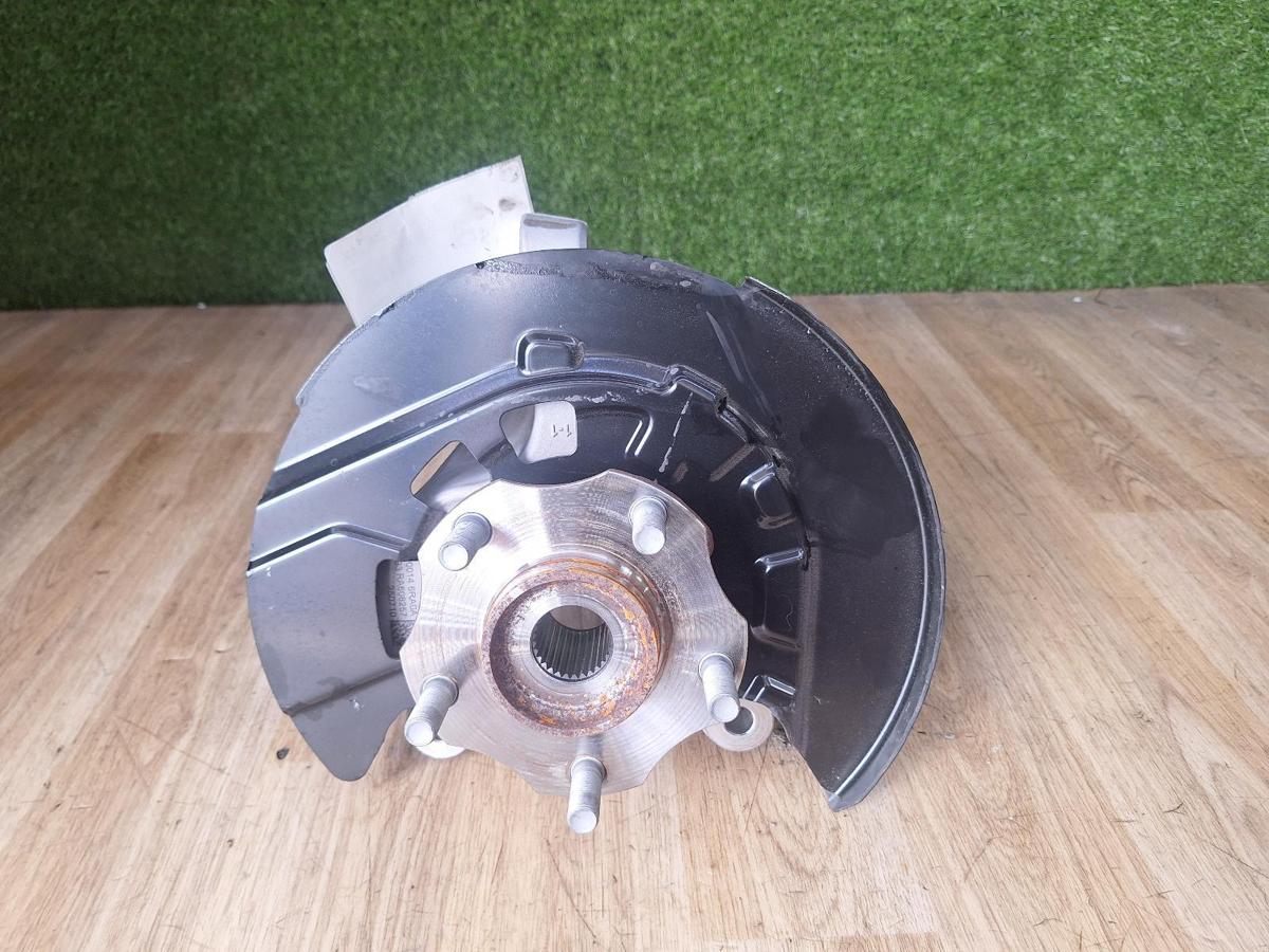 1000899117-Right Front Hub Assembly Top