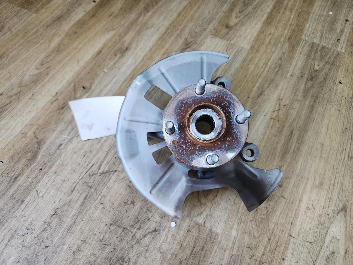 1000876134-Right Front Hub Assembly Top