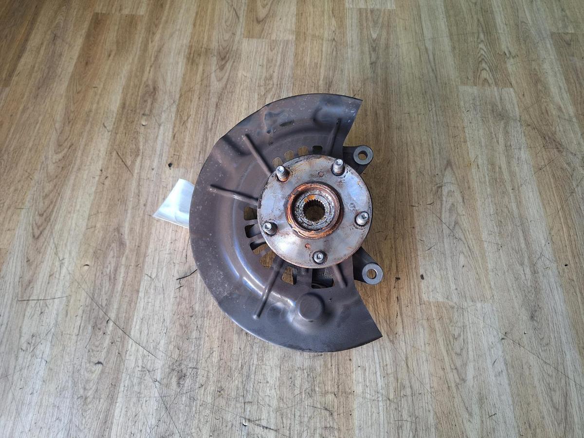 1000888132-Right Front Hub Assembly Top