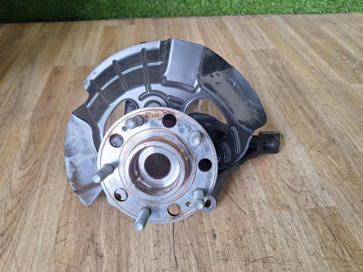 1000890465-Right Front Hub Assembly Top