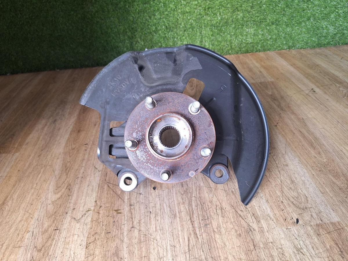 1000903983-Right Front Hub Assembly Top