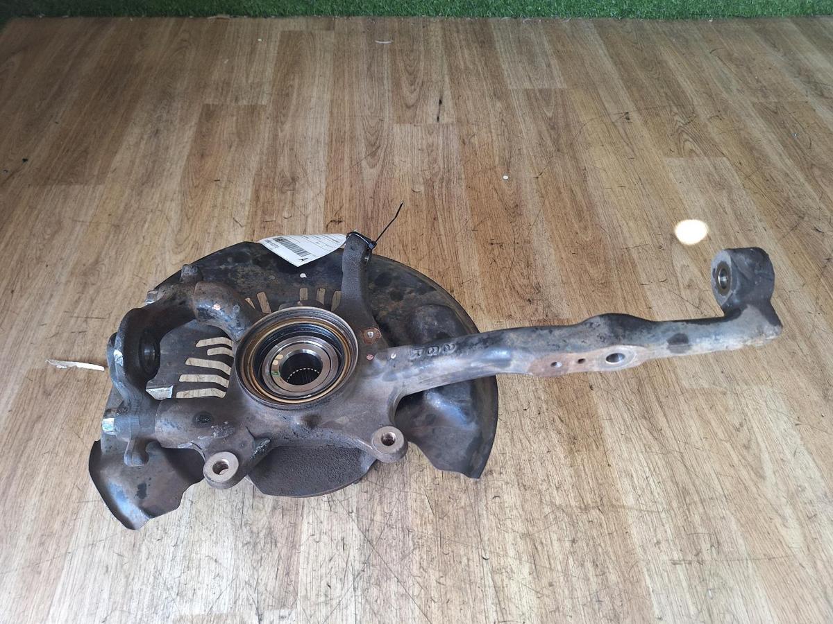 1000909020-Right Front Hub Assembly Top