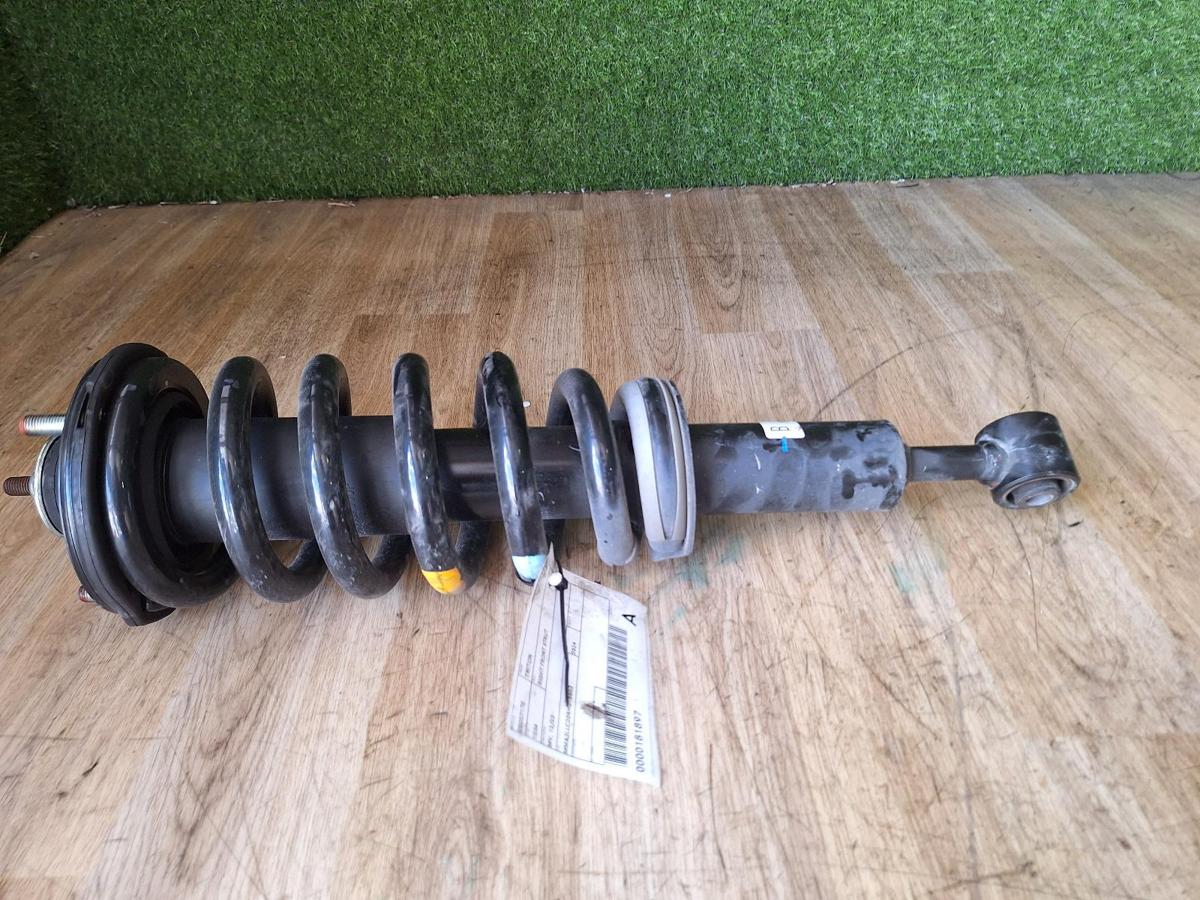 1000901458-Right Front Strut Bottom