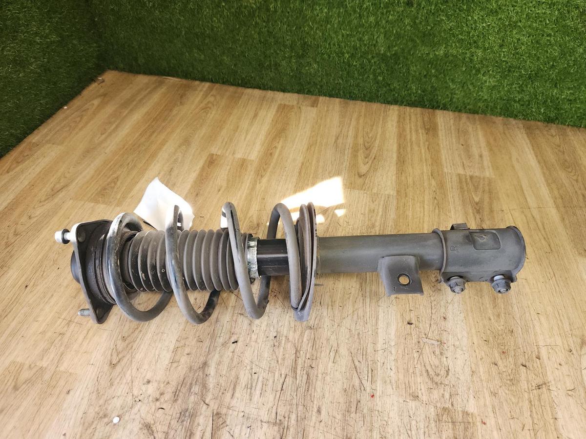 1000924320-Right Front Strut Bottom