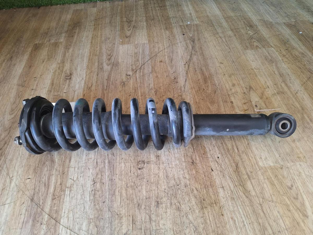 1000906524-Right Front Strut Bottom