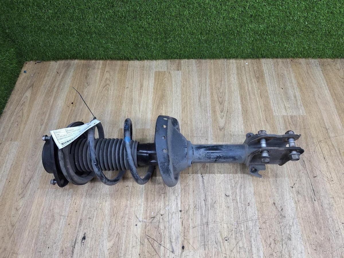 1000930750-Right Front Strut Top