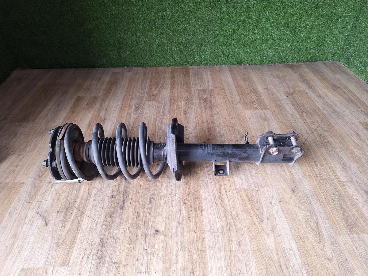 1000899341-Right Front Strut Top