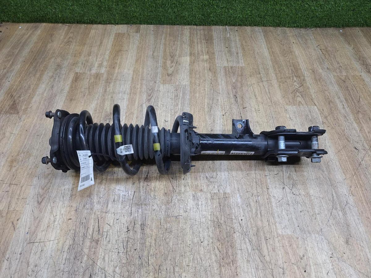 1000920182-Right Front Strut Top