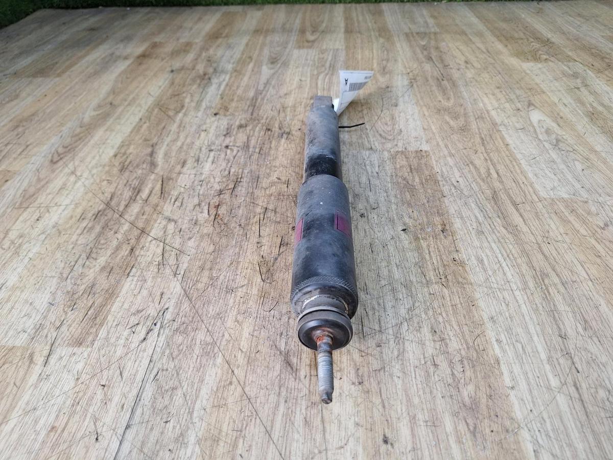 1000934824-Right Front Strut Top