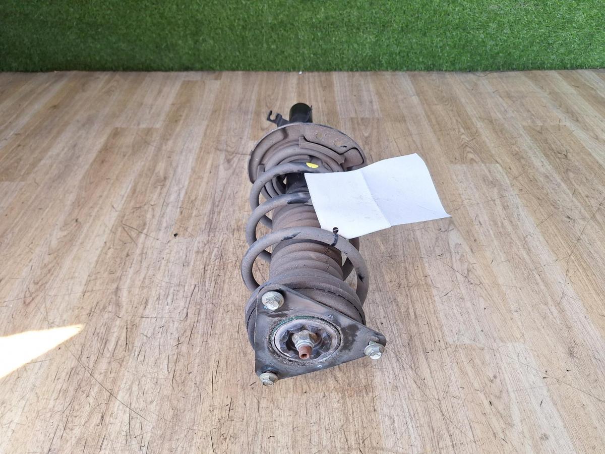 1000939017-Right Front Strut Top