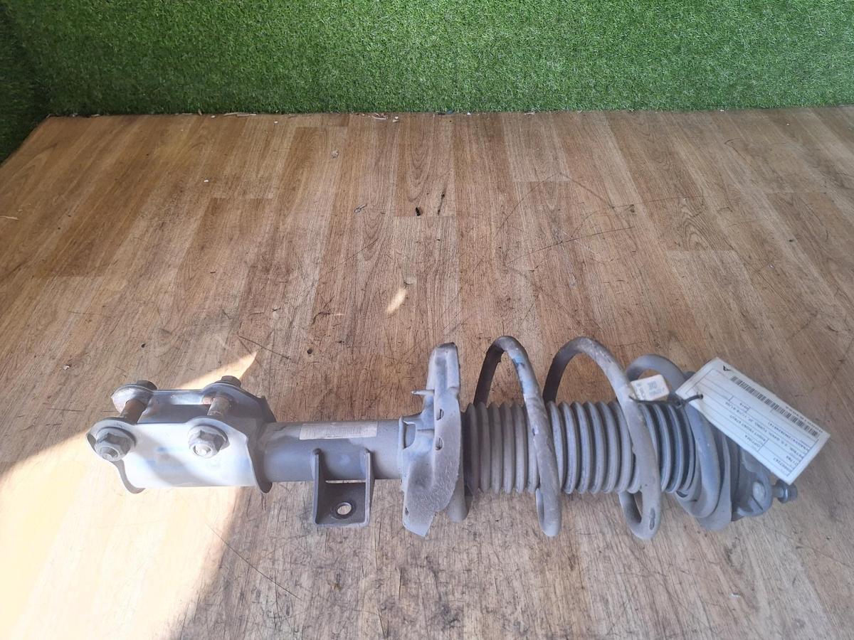 1000909825-Right Front Strut Top