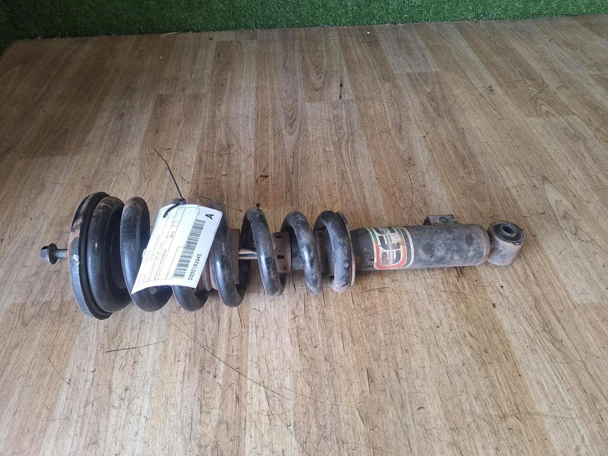 1000906780-Right Front Strut Top