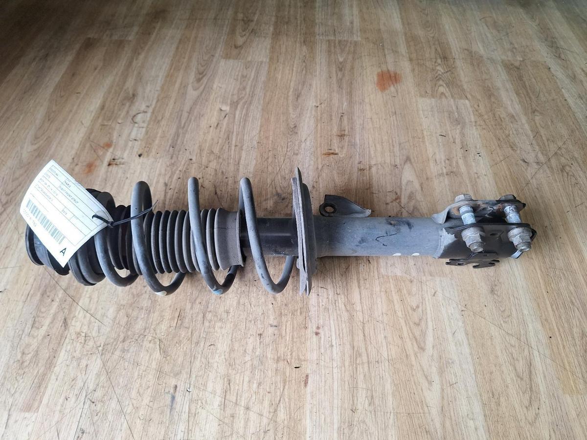1000900983-Right Front Strut Top