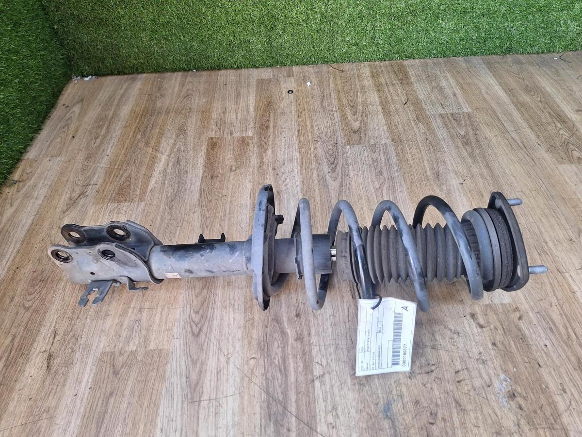 1000897104-Right Front Strut Top