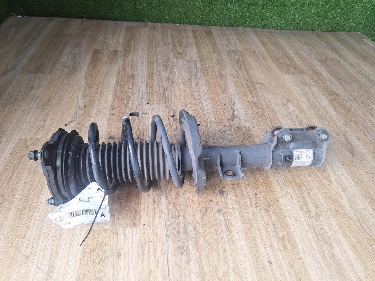 1000895625-Right Front Strut Top