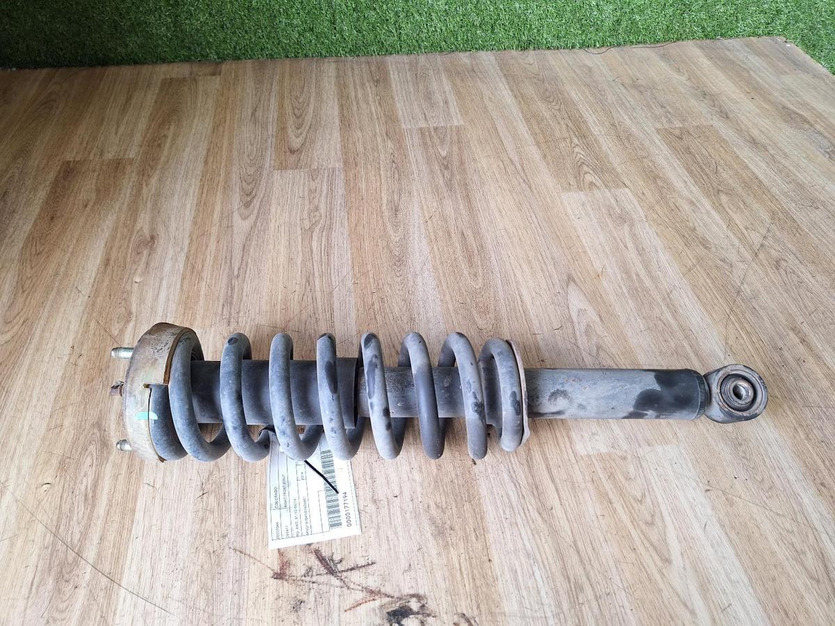 1000881204-Right Front Strut Top
