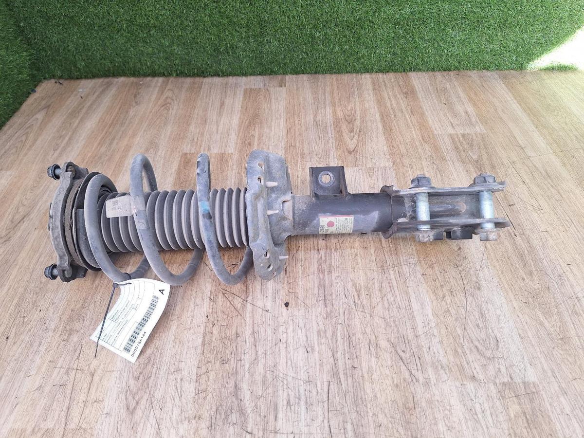1000929953-Right Front Strut Top