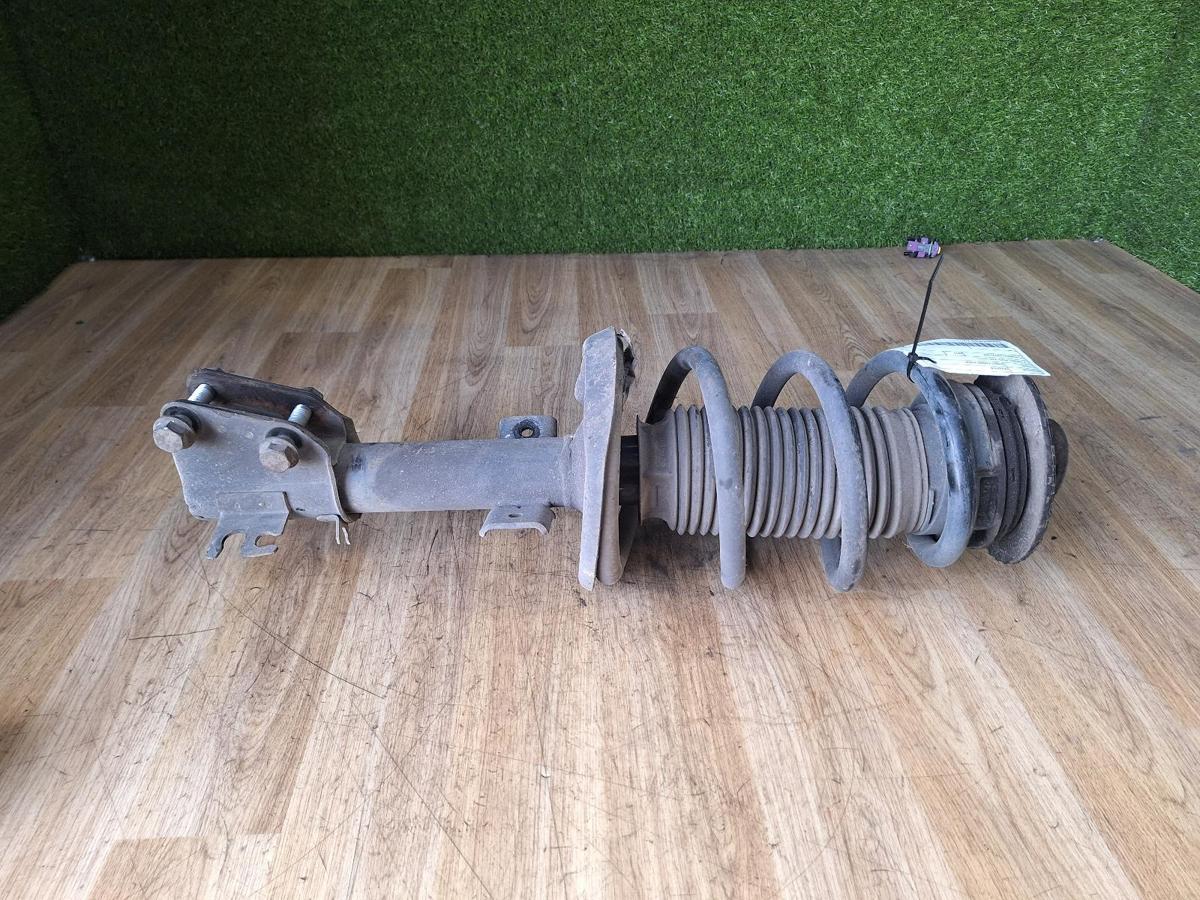 1000880119-Right Front Strut Top