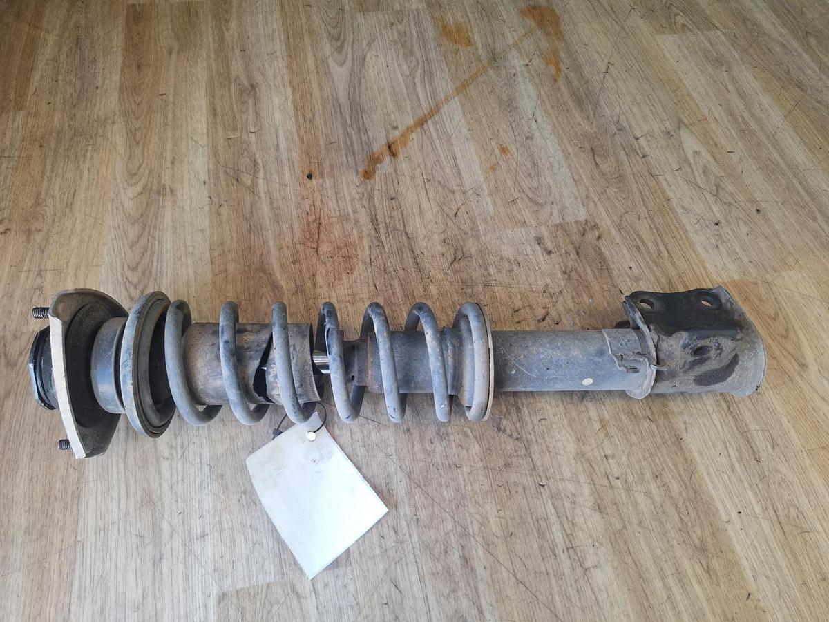 1000898603-Right Front Strut Top