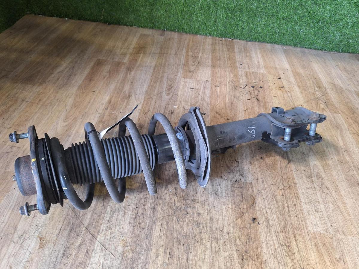 1000904133-Right Front Strut Top