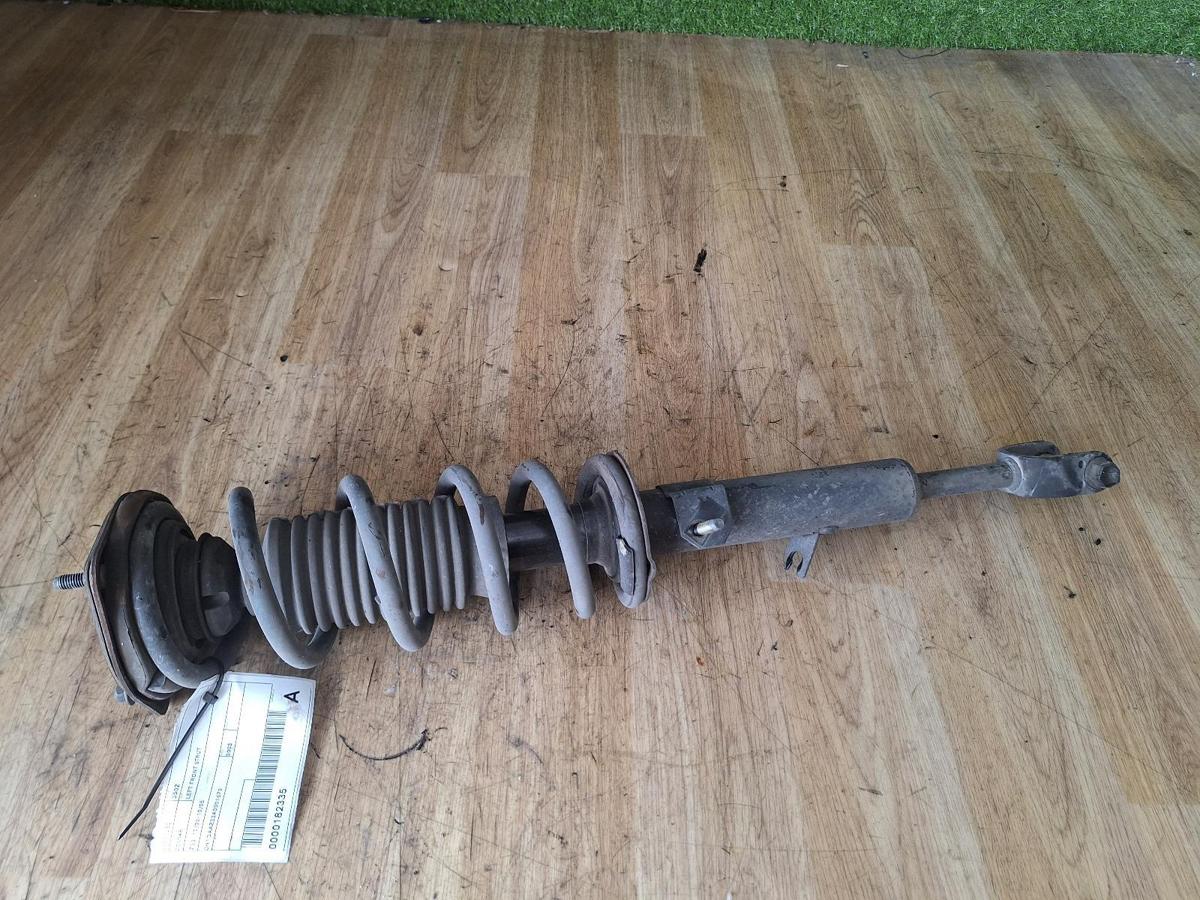 1000908565-Right Front Strut Top