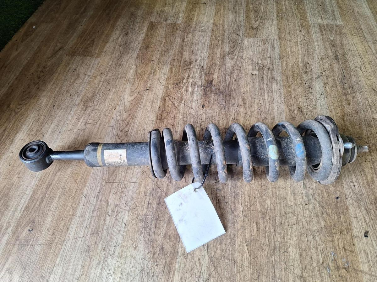 1000912962-Right Front Strut Top