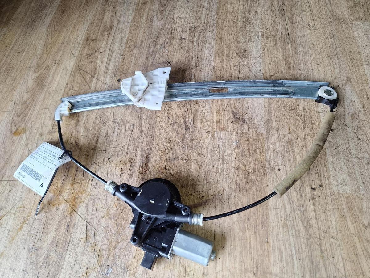 1000917106-Right Front Window Reg/Motor Part Number