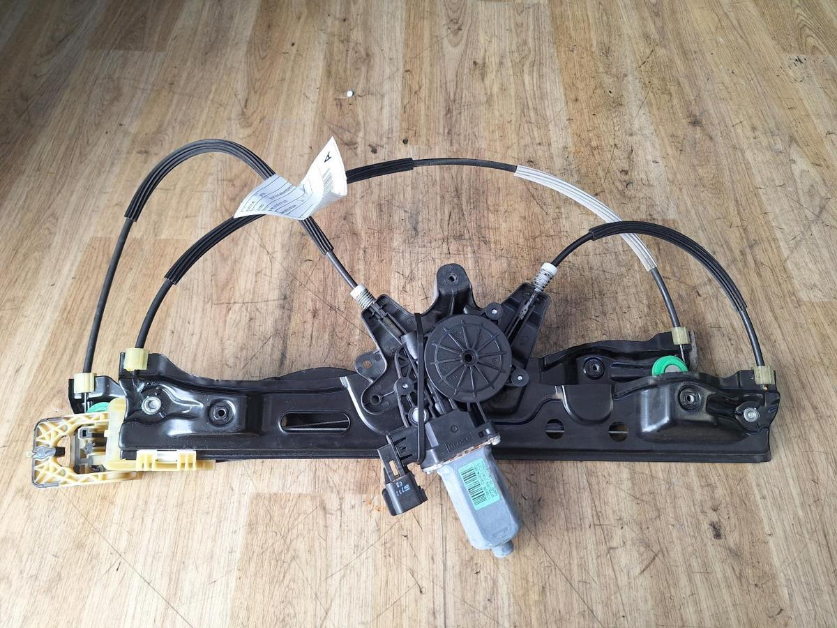 1000893110-Right Front Window Reg/Motor Top