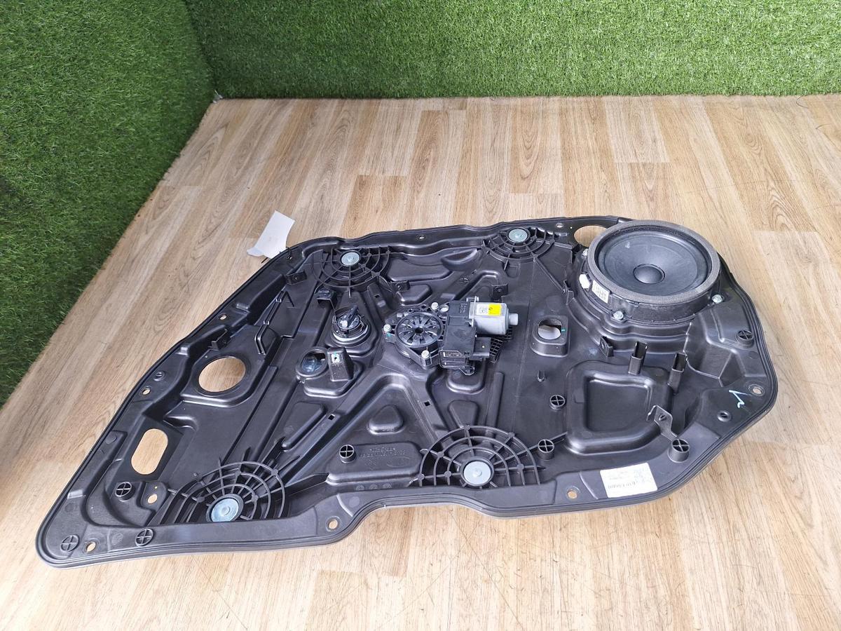 1000892276-Right Front Window Reg/Motor Top