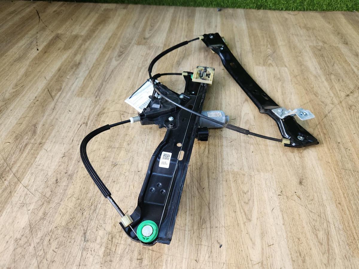 1000887268-Right Front Window Reg/Motor Top