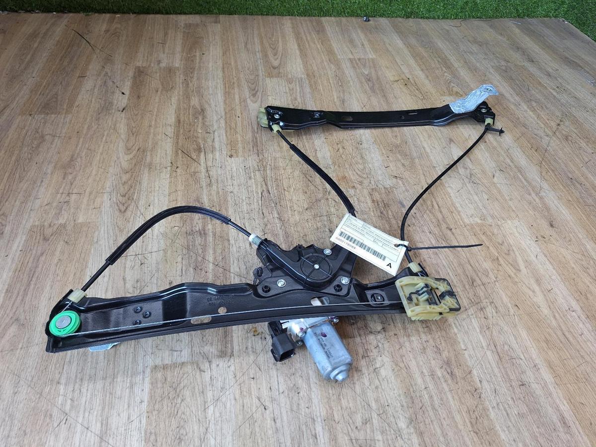 1000883070-Right Front Window Reg/Motor Top