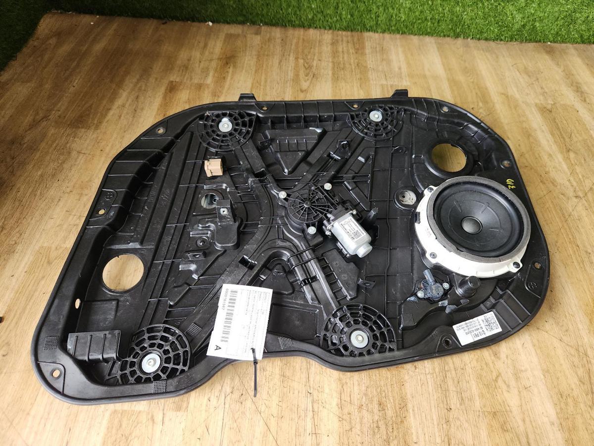 1000903102-Right Front Window Reg/Motor Top