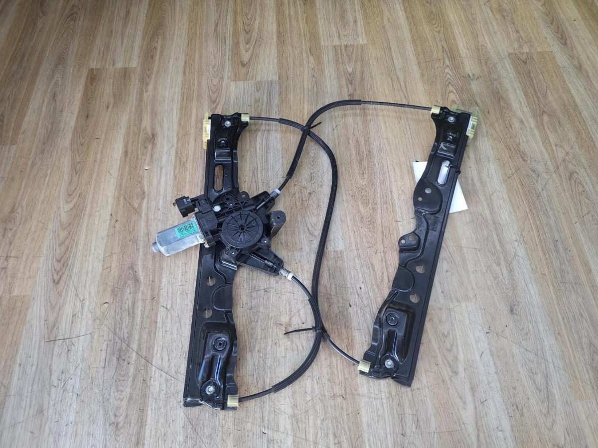 1000887729-Right Front Window Reg/Motor Top
