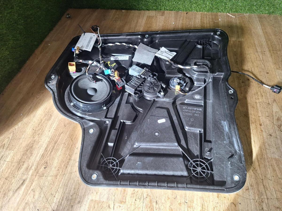 1000911417-Right Front Window Reg/Motor Top