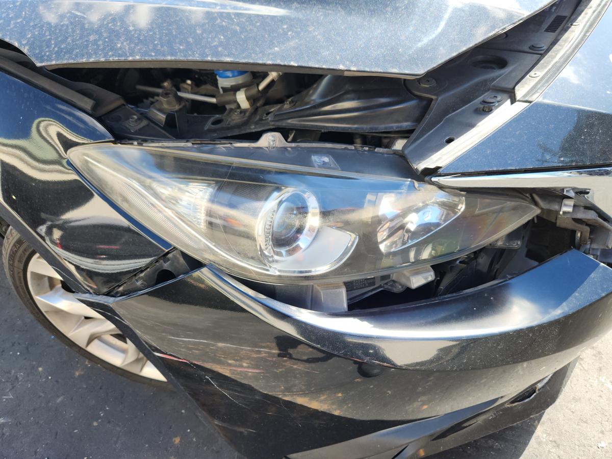 1000946417-Right Headlamp