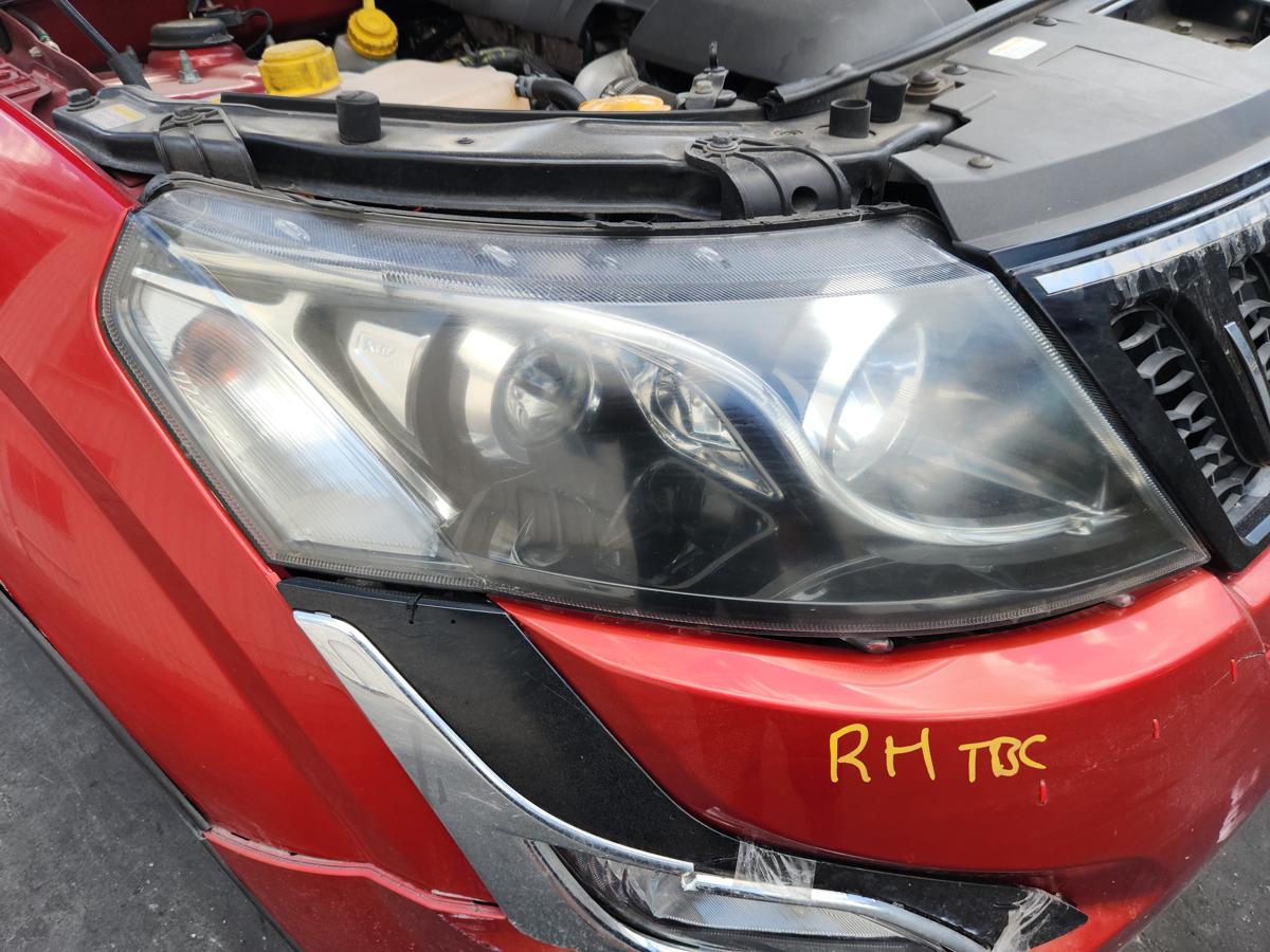 Right Headlamp for MAHINDRA XUV500