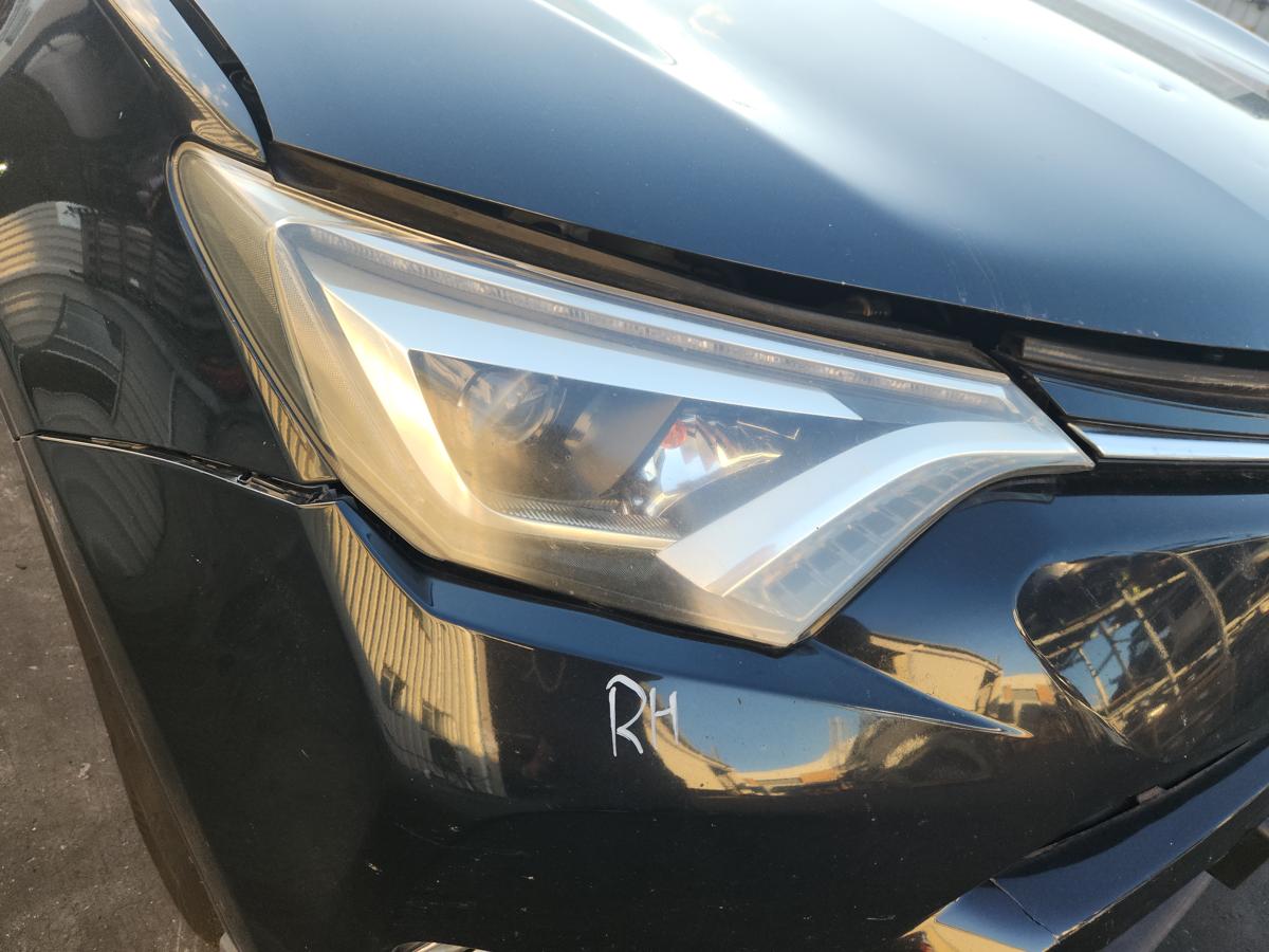 1000931693-Right Headlamp