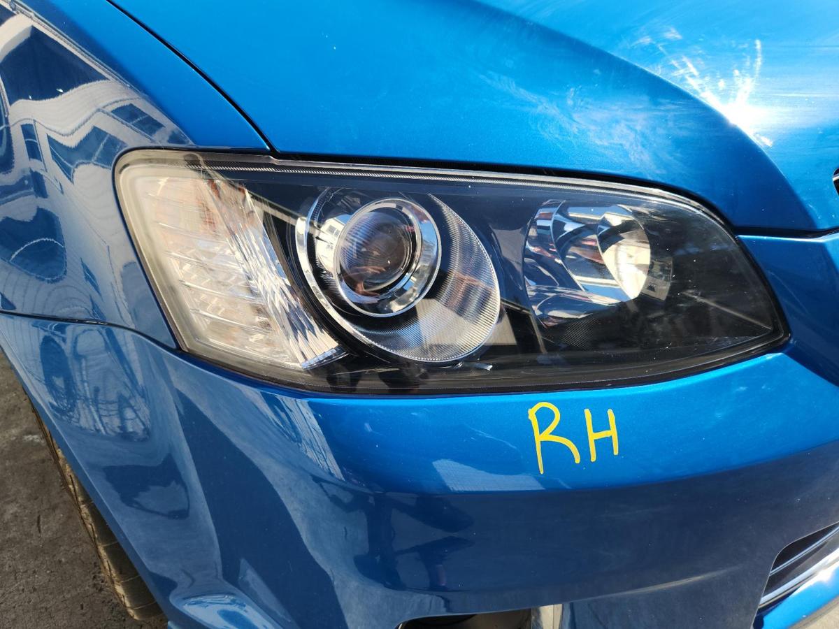 1000837957-Right Headlamp