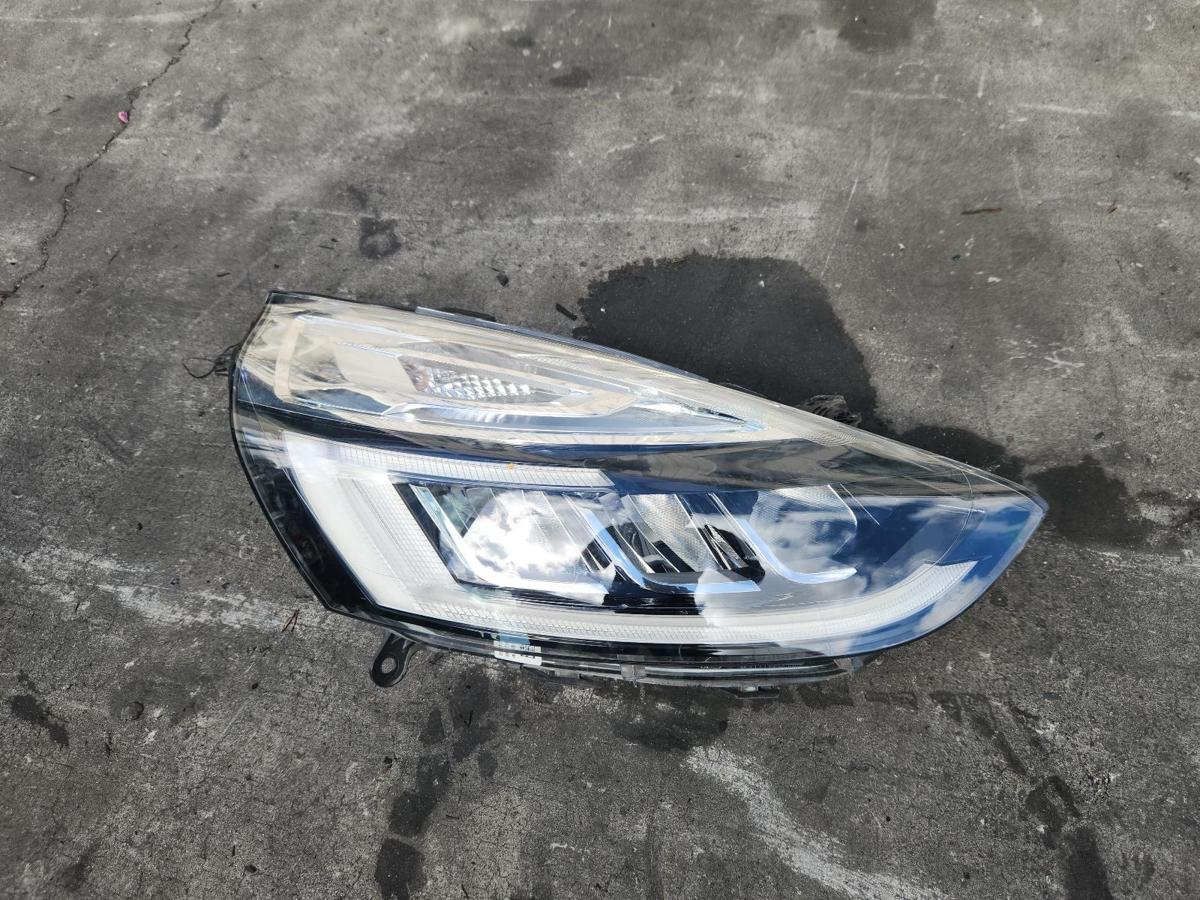 1000907180-Right Headlamp
