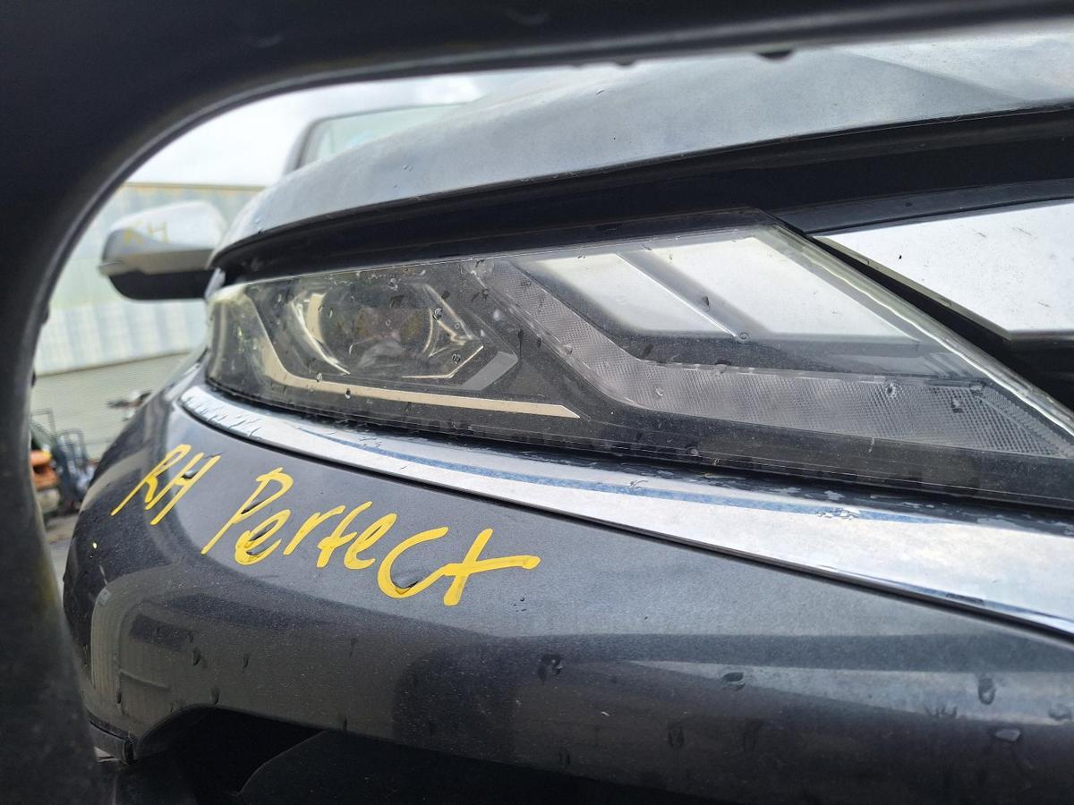 1000755471-Right Headlamp