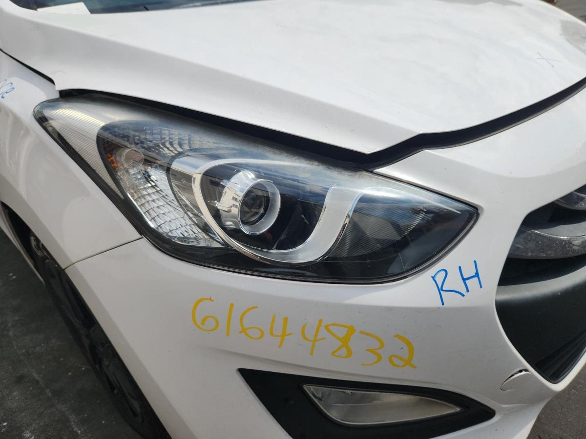 1000792397-Right Headlamp