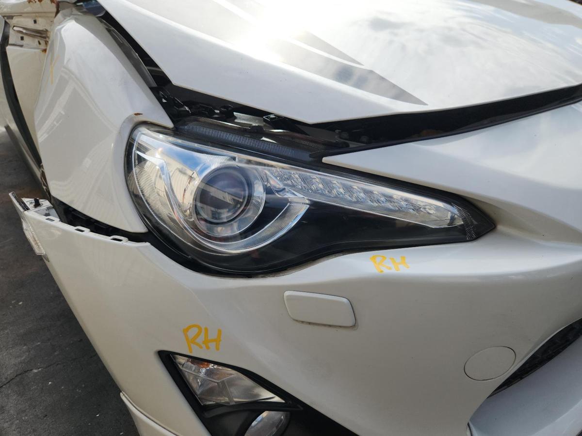 1000843566-Right Headlamp