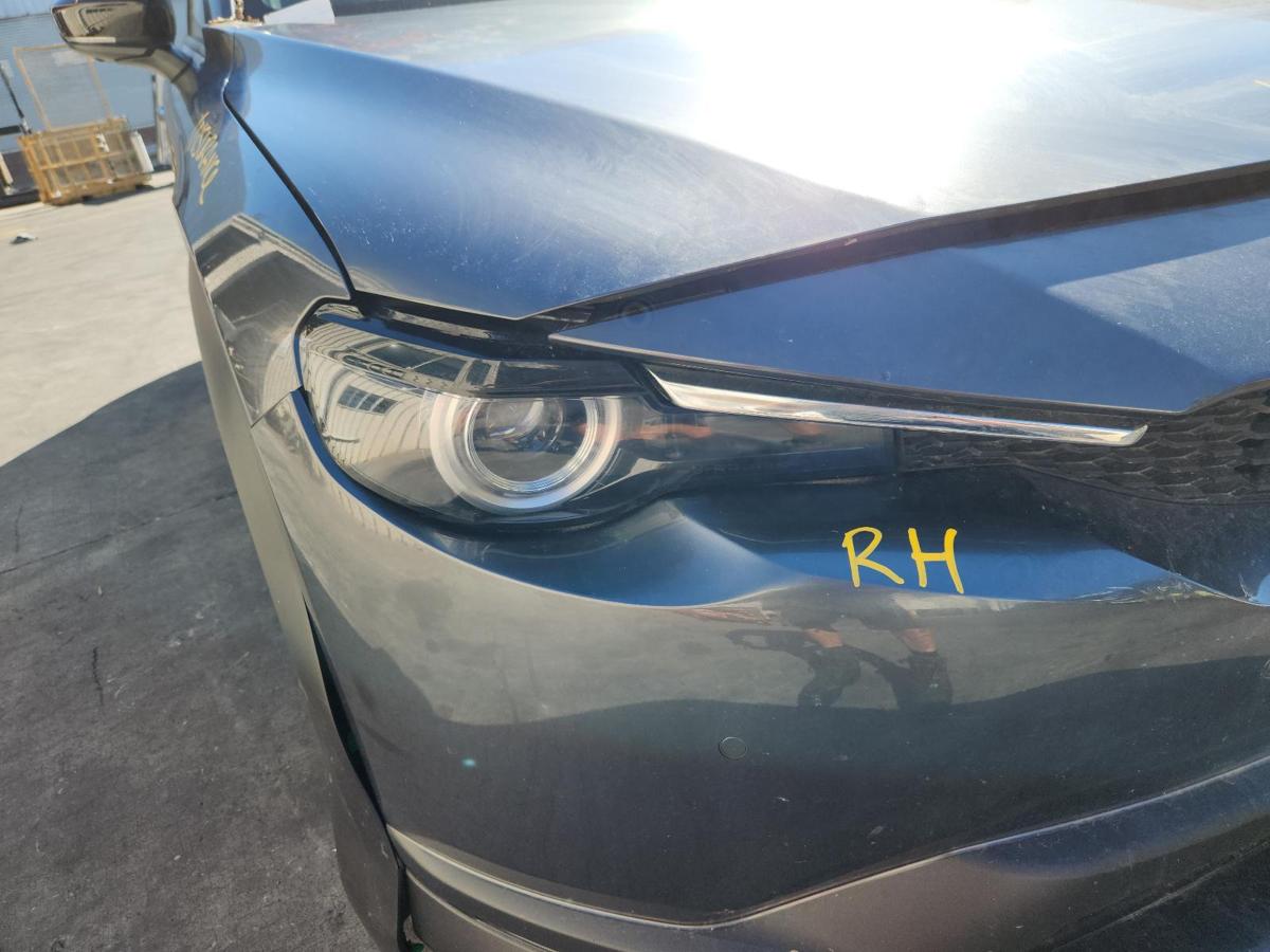 1000843460-Right Headlamp