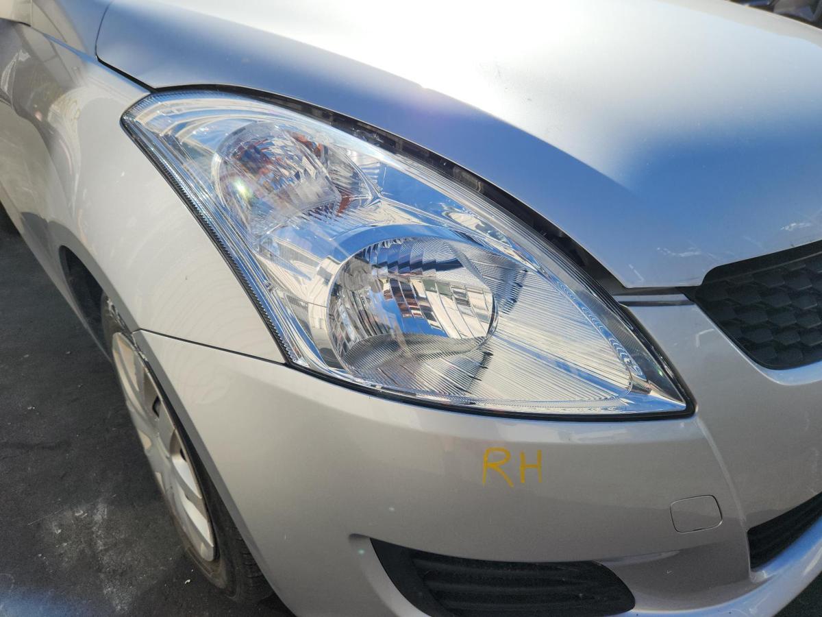 1000851086-Right Headlamp