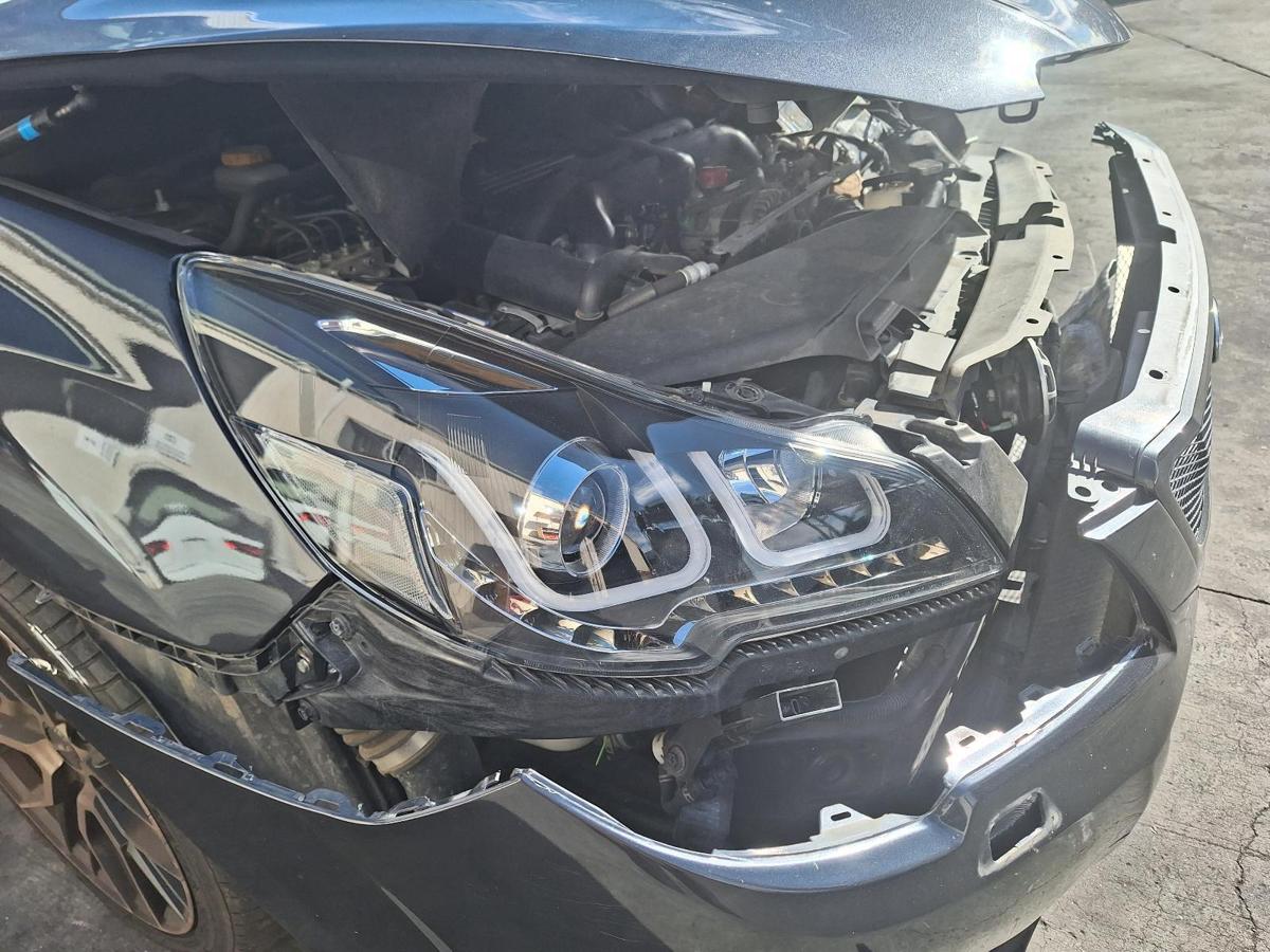 1000772711-Right Headlamp