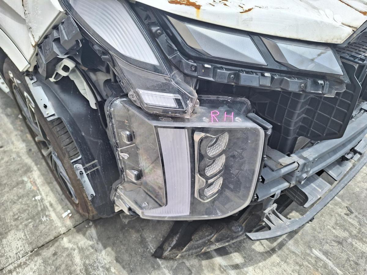 1000738234-Right Headlamp