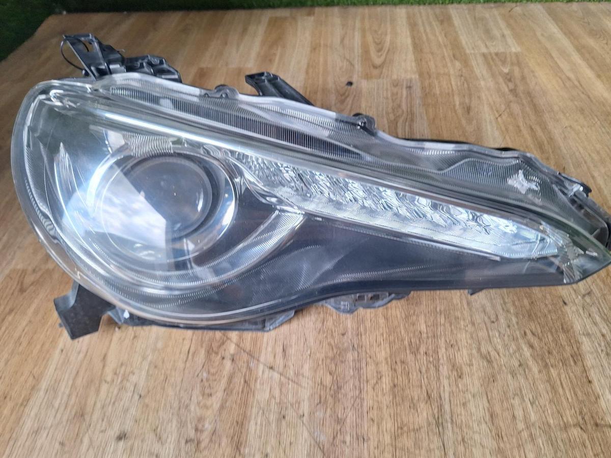 1000884544-Right Headlamp Top