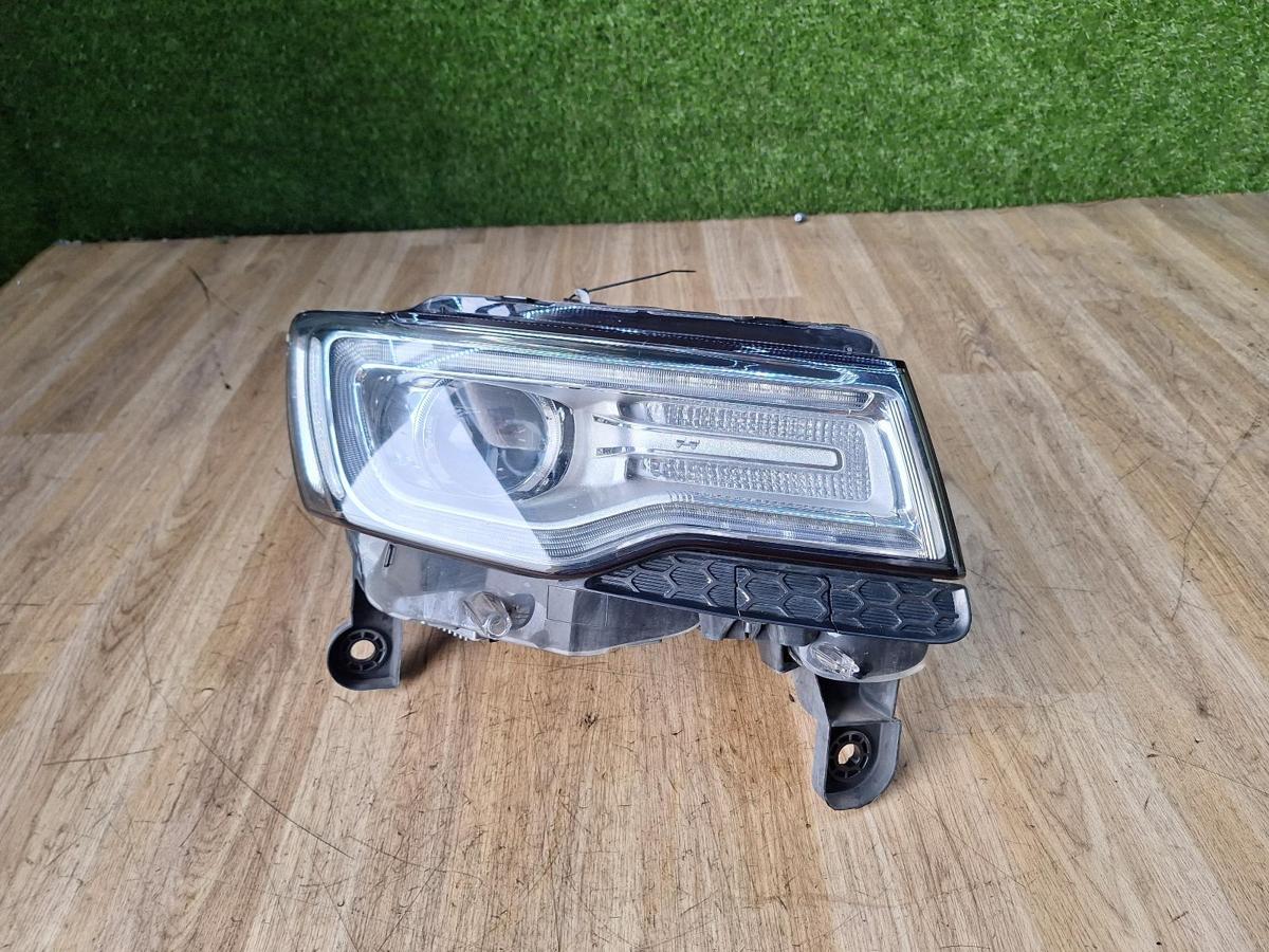 1000884668-Right Headlamp Top