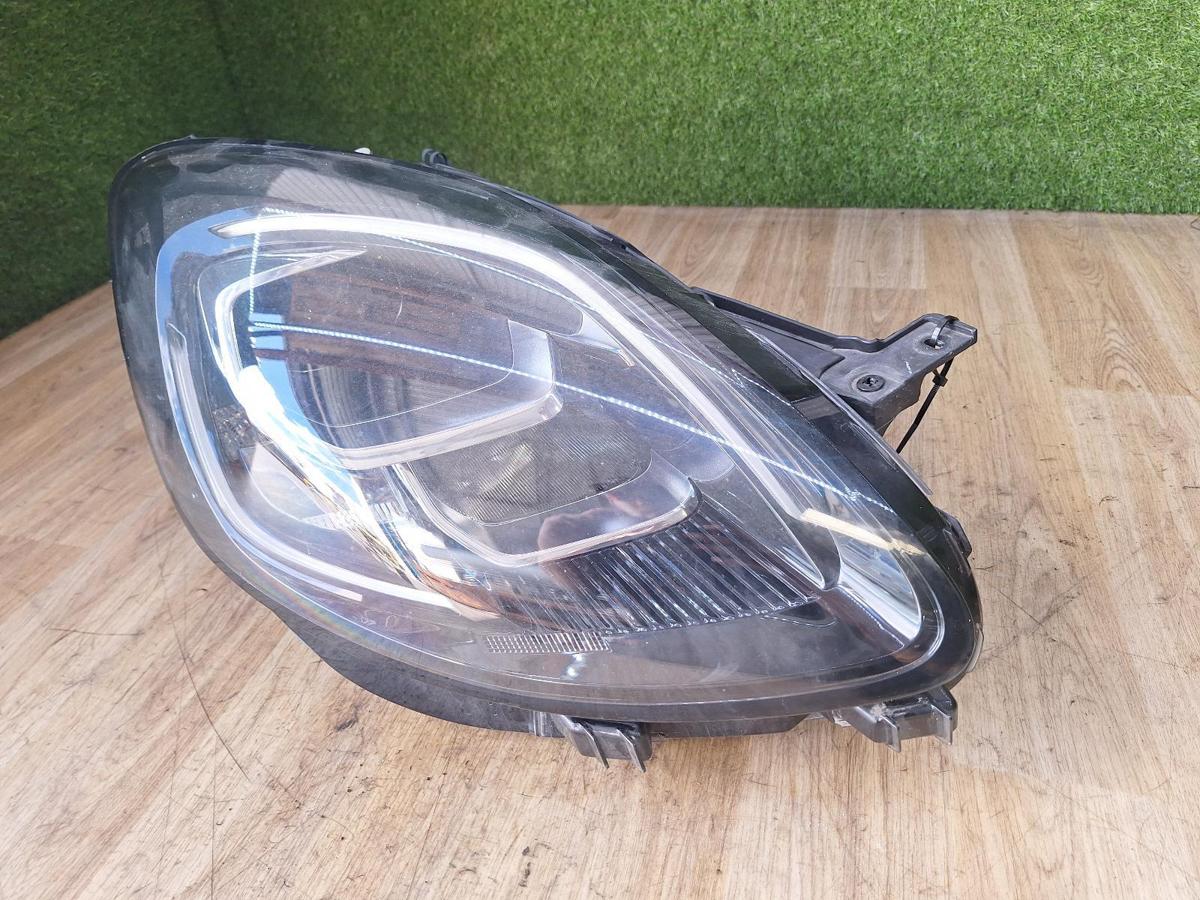 1000896276-Right Headlamp Top
