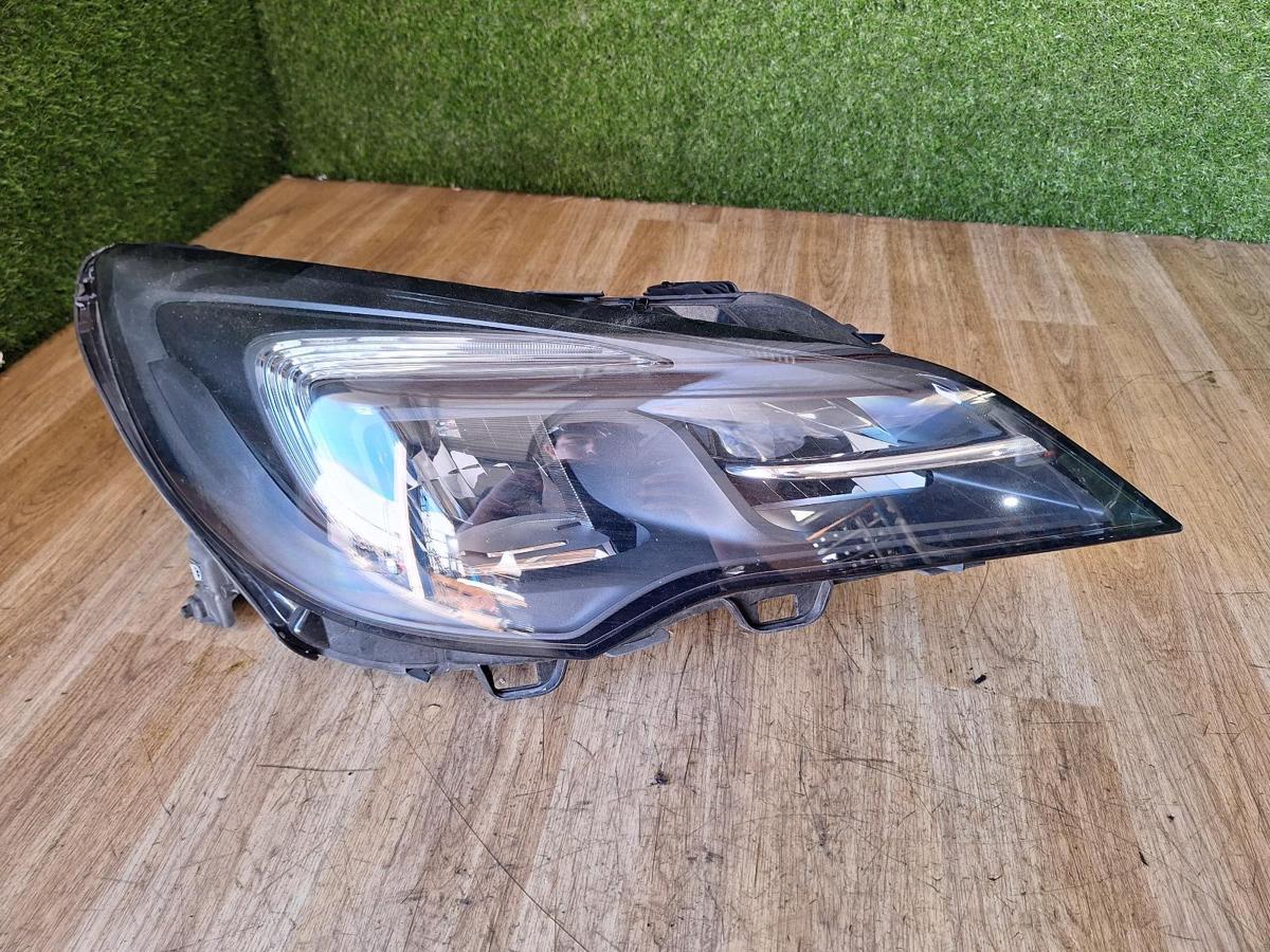 1000904760-Right Headlamp Top